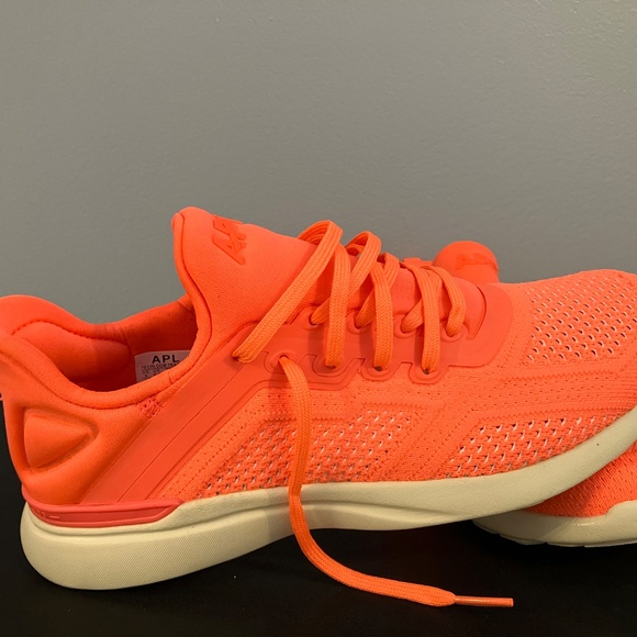New Without Box Women’s Neon Orange APL Techloom Breeze Sz 9 - Picture 5 of 6